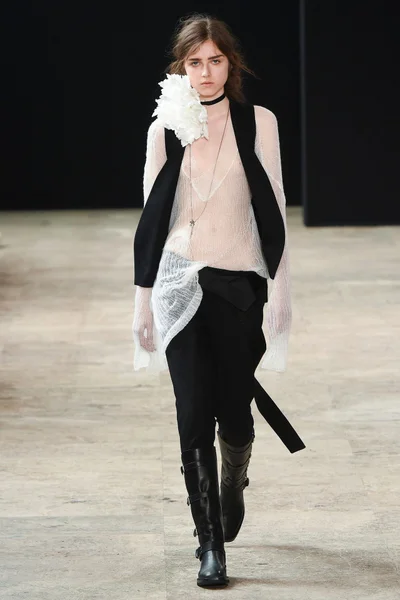 Look 11